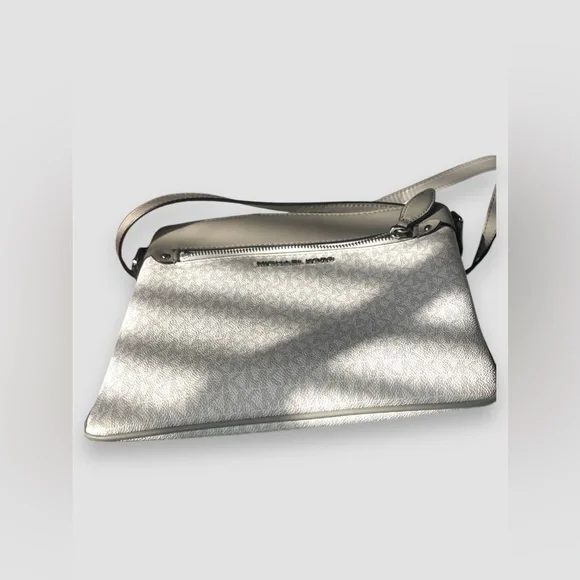 Michael Kors Connie Signature Messenger Crossbody Bag White Gray Large Like New